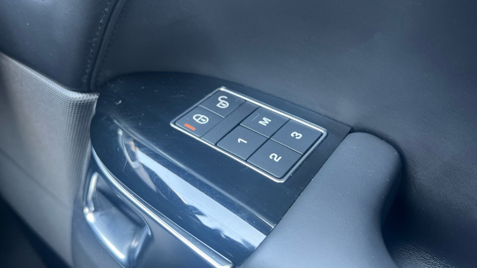 Land Rover Range Rover Sport 3.0 SDV6 Autobiography Dynamic 5dr Auto [7 Seat] Diesel Estate - Image 31