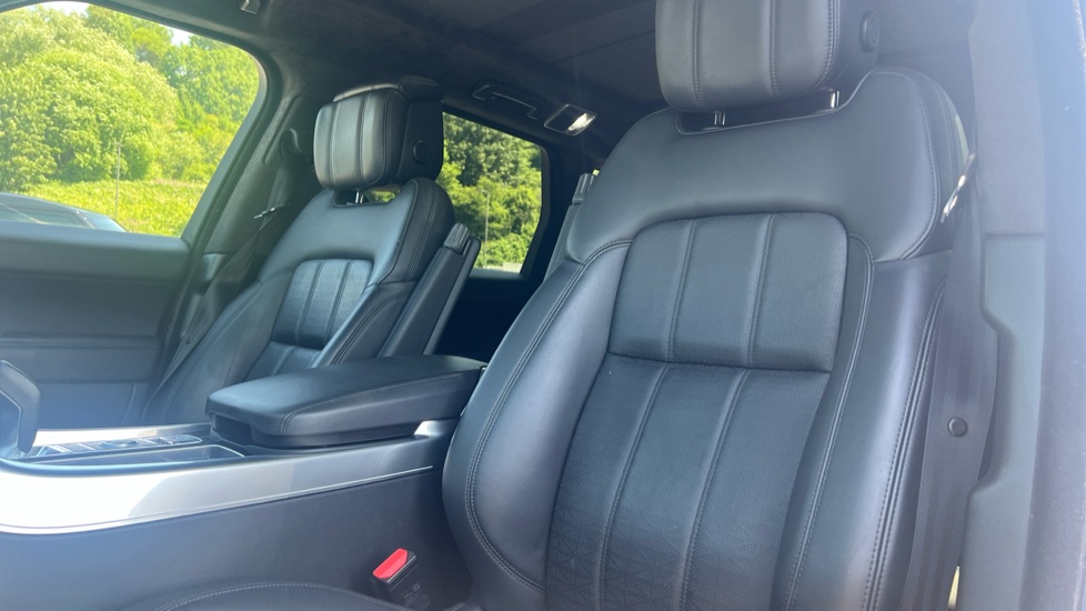 Land Rover Range Rover Sport 3.0 SDV6 Autobiography Dynamic 5dr Auto [7 Seat] Diesel Estate - Image 38