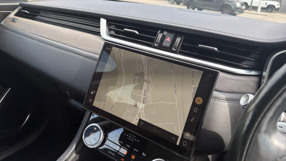 Jaguar F-Pace 2.0 D165 S 5dr Auto AWD Diesel Estate - Image 11