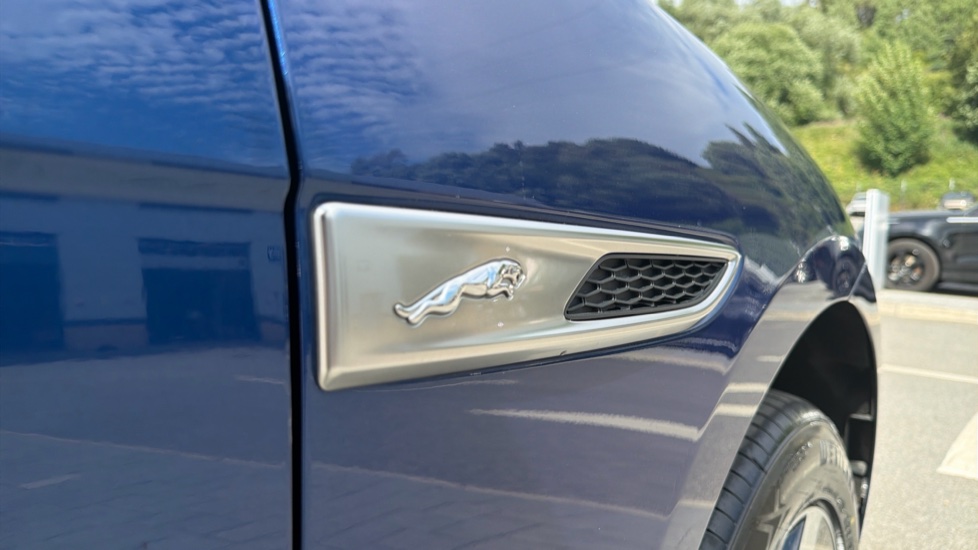Jaguar F-Pace 2.0 D165 S 5dr Auto AWD Diesel Estate - Image 20