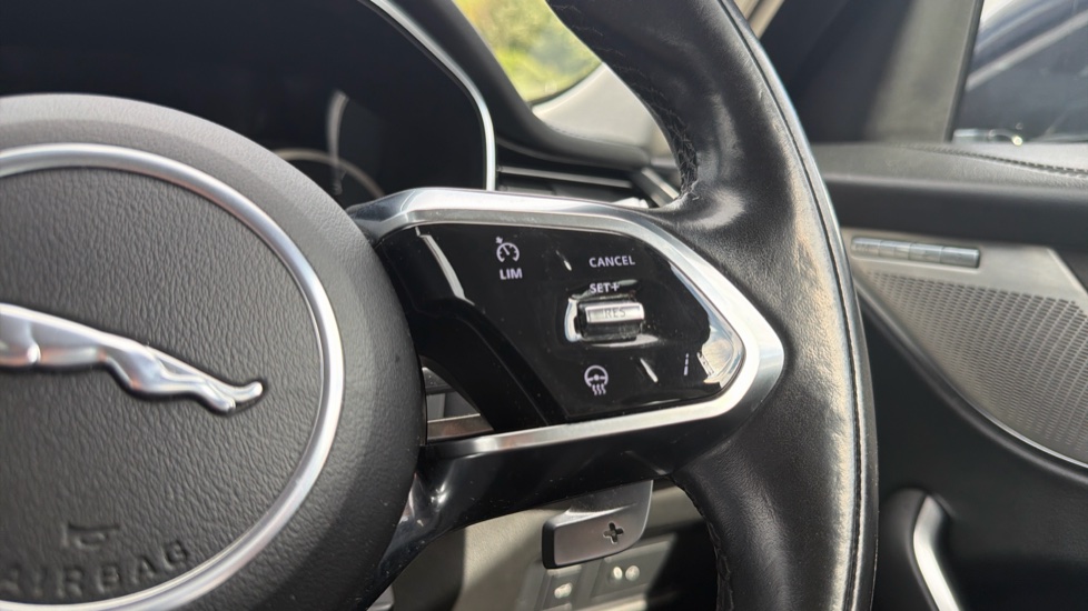 Jaguar F-Pace 2.0 D165 S 5dr Auto AWD Diesel Estate - Image 31
