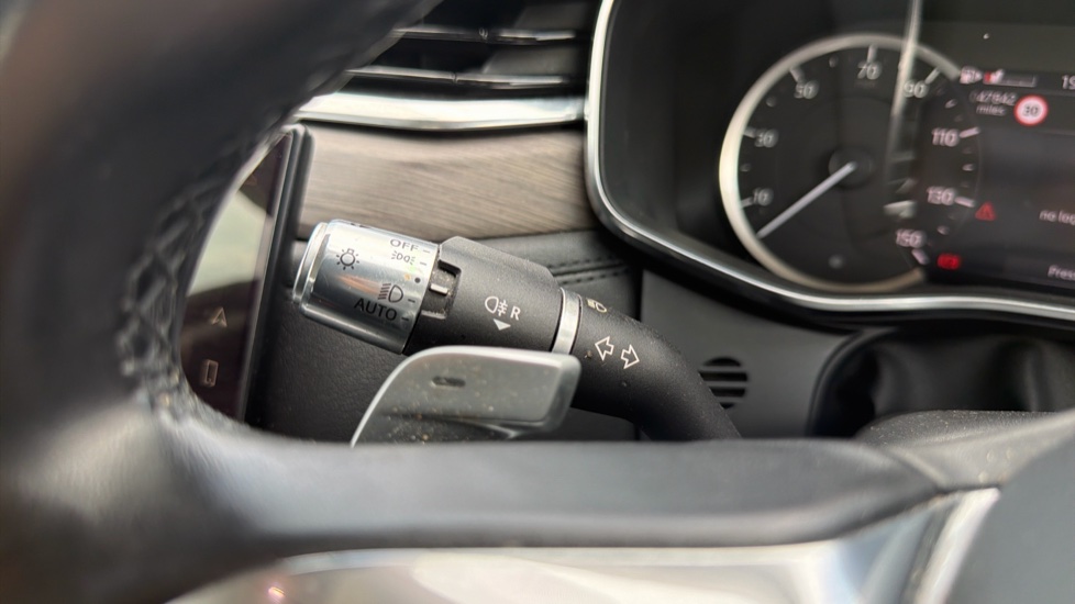 Jaguar F-Pace 2.0 D165 S 5dr Auto AWD Diesel Estate - Image 33