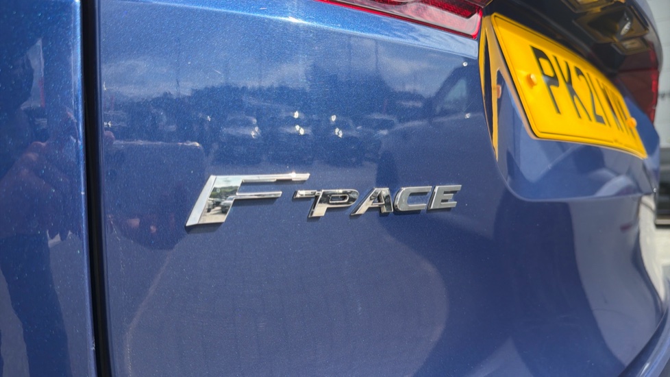 Jaguar F-Pace 2.0 D165 S 5dr Auto AWD Diesel Estate - Image 35