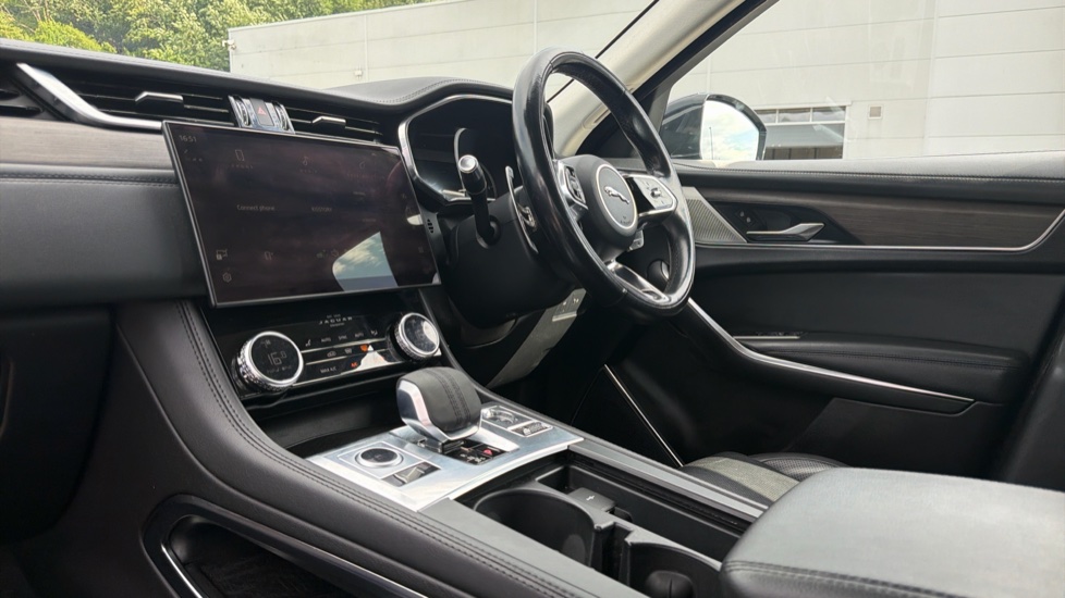 Jaguar F-Pace 2.0 D165 S 5dr Auto AWD Diesel Estate - Image 37
