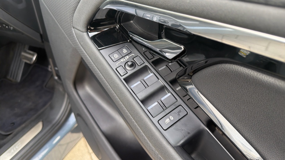 Land Rover Range Rover Evoque 2.0 D200 R-Dynamic S 5dr Auto Diesel Hatchback - Image 26