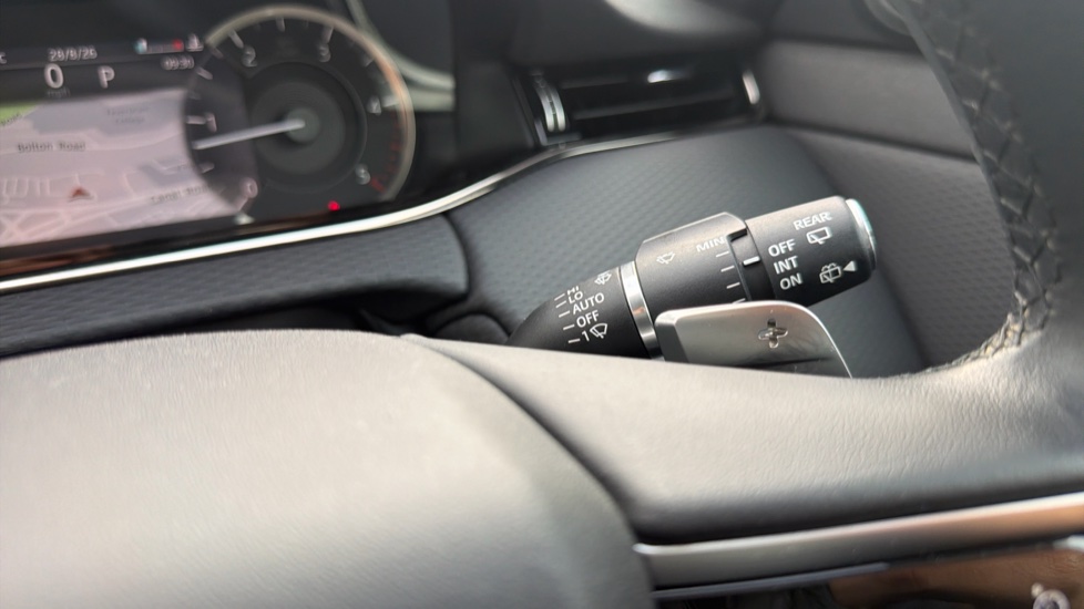Land Rover Range Rover Evoque 2.0 D200 R-Dynamic S 5dr Auto Diesel Hatchback - Image 33