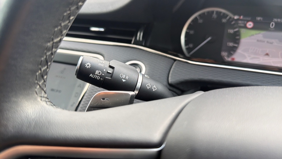 Land Rover Range Rover Evoque 2.0 D200 R-Dynamic S 5dr Auto Diesel Hatchback - Image 34