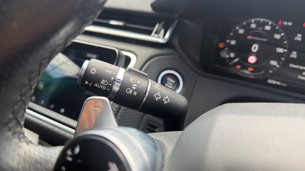 Land Rover Range Rover Velar 2.0 P250 R-Dynamic SE 5dr Auto Petrol Estate - Image 23