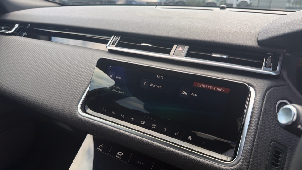 Land Rover Range Rover Velar 2.0 P250 R-Dynamic SE 5dr Auto Petrol Estate - Image 28
