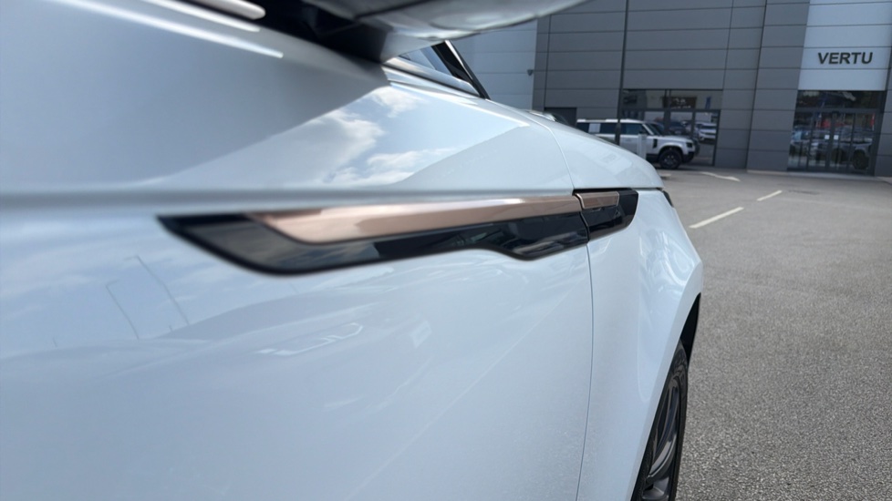 Land Rover Range Rover Velar 2.0 P250 R-Dynamic SE 5dr Auto Petrol Estate - Image 34