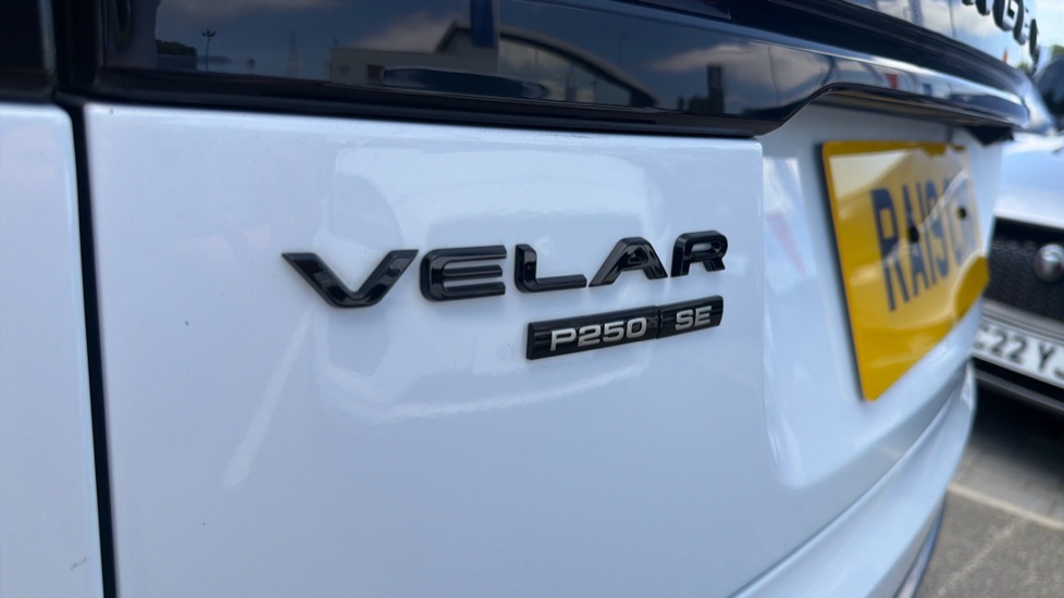 Land Rover Range Rover Velar 2.0 P250 R-Dynamic SE 5dr Auto Petrol Estate - Image 39