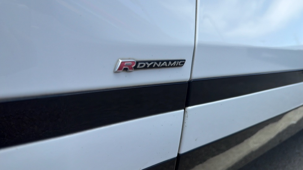 Land Rover Range Rover Velar 2.0 P250 R-Dynamic SE 5dr Auto Petrol Estate - Image 41
