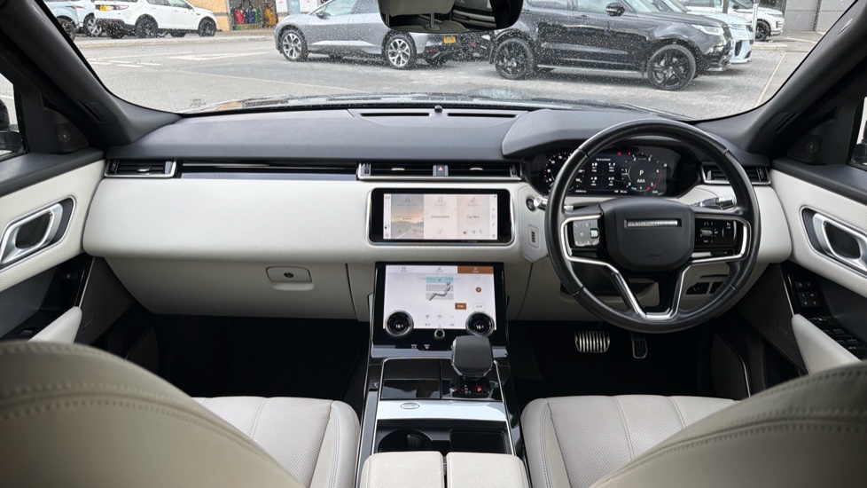 Land Rover Range Rover Velar 2.0 D200 R-Dynamic SE 5dr Auto Diesel Estate - Image 9