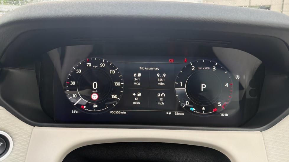 Land Rover Range Rover Velar 2.0 D200 R-Dynamic SE 5dr Auto Diesel Estate - Image 16