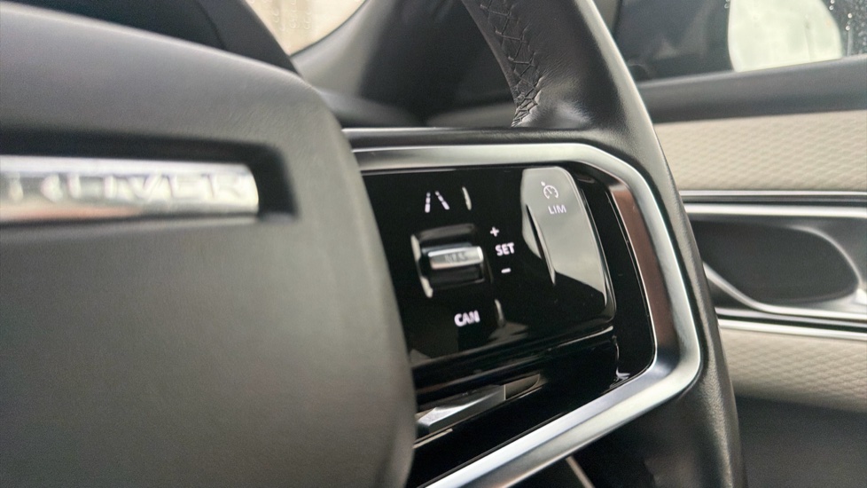 Land Rover Range Rover Velar 2.0 D200 R-Dynamic SE 5dr Auto Diesel Estate - Image 31