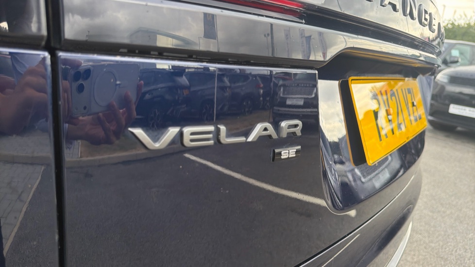 Land Rover Range Rover Velar 2.0 D200 R-Dynamic SE 5dr Auto Diesel Estate - Image 37