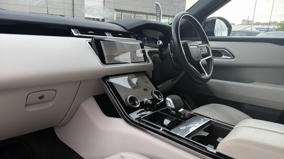 Land Rover Range Rover Velar 2.0 D200 R-Dynamic SE 5dr Auto Diesel Estate - Image 40