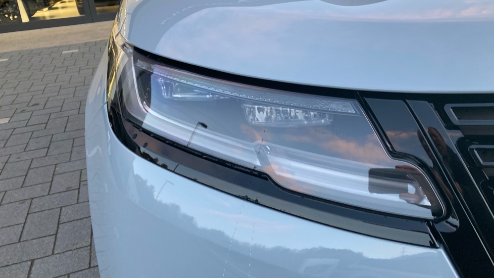 Land Rover Range Rover Velar 2.0 D200 MHEV Dynamic SE 5dr Auto Diesel Estate - Image 17