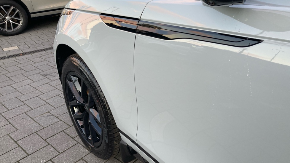 Land Rover Range Rover Velar 2.0 D200 MHEV Dynamic SE 5dr Auto Diesel Estate - Image 20