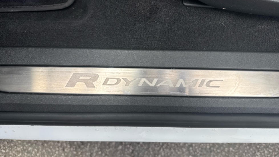 Land Rover Range Rover Evoque 2.0 D200 R-Dynamic SE 5dr Auto Diesel Hatchback - Image 21