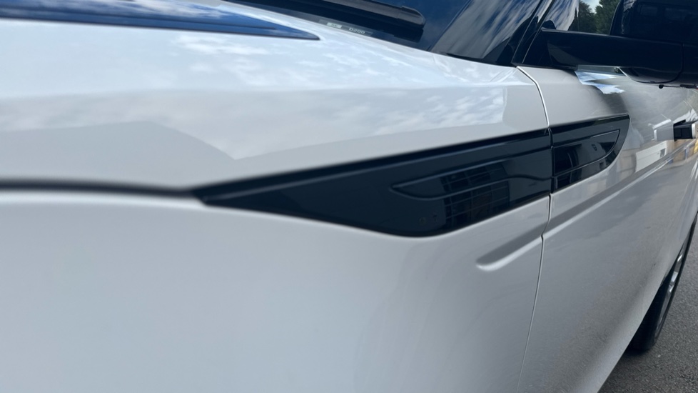 Land Rover Range Rover Evoque 2.0 D200 R-Dynamic SE 5dr Auto Diesel Hatchback - Image 25