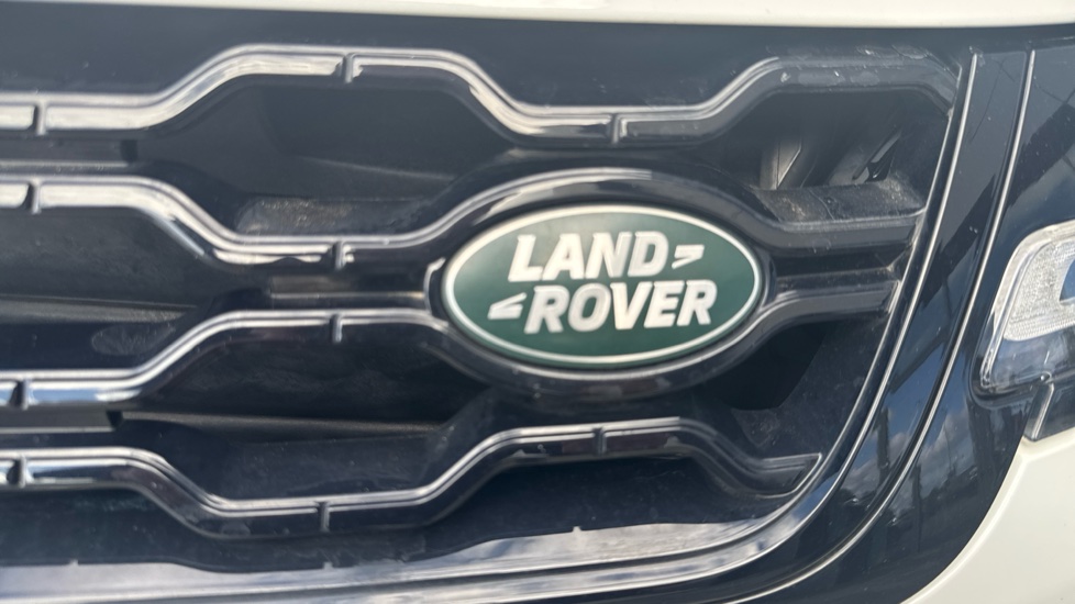 Land Rover Range Rover Evoque 2.0 D200 R-Dynamic SE 5dr Auto Diesel Hatchback - Image 27