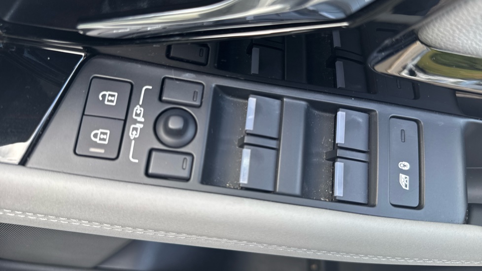 Land Rover Range Rover Evoque 2.0 D200 R-Dynamic SE 5dr Auto Diesel Hatchback - Image 30