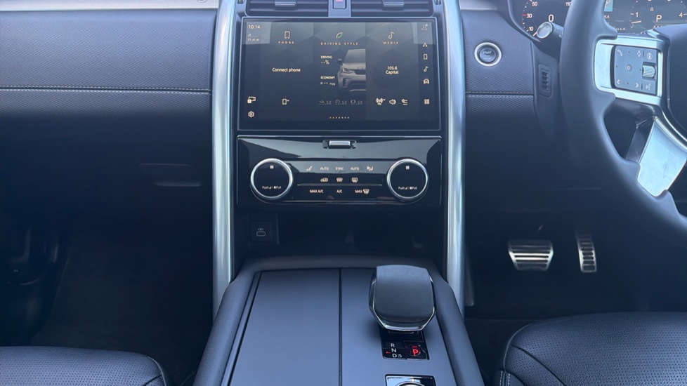 Land Rover Discovery 3.0 D300 Dynamic SE 5dr Auto Diesel Station Wagon - Image 14