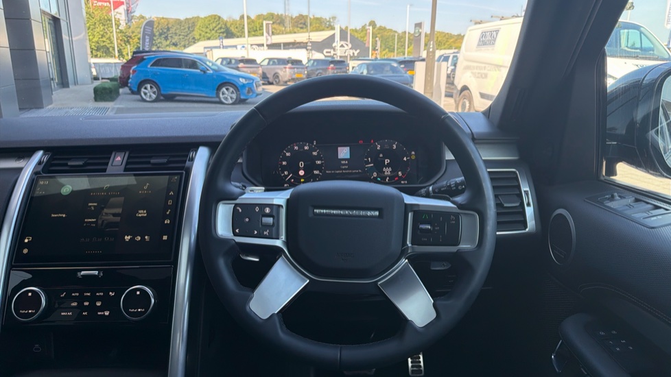 Land Rover Discovery 3.0 D300 Dynamic SE 5dr Auto Diesel Station Wagon - Image 15