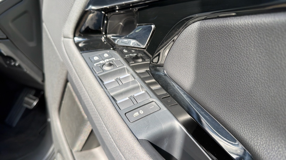 Land Rover Range Rover Evoque 2.0 D200 Evoque Edition 5dr Auto Diesel Hatchback - Image 29