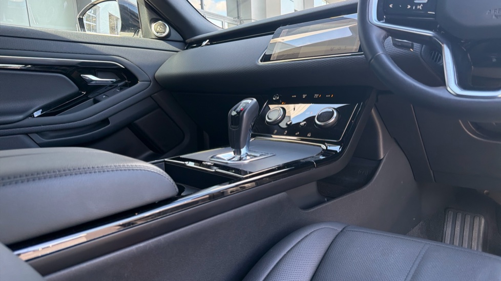 Land Rover Range Rover Evoque 2.0 D200 Evoque Edition 5dr Auto Diesel Hatchback - Image 31