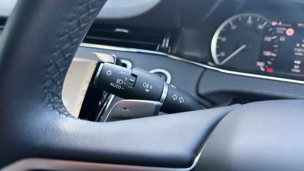 Land Rover Range Rover Evoque 2.0 D200 Evoque Edition 5dr Auto Diesel Hatchback - Image 35