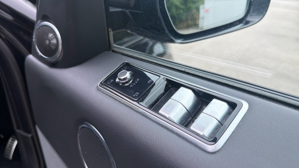 Land Rover Range Rover Sport 3.0 D300 HSE Silver 5dr Auto Diesel Estate - Image 27