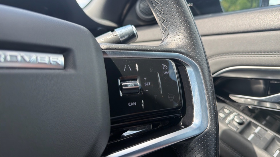 Land Rover Range Rover Evoque 1.5 P300e R-Dynamic SE 5dr Auto Hatchback - Image 21