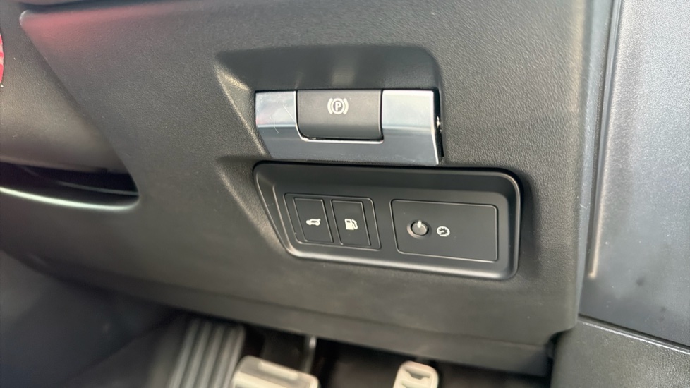 Land Rover Range Rover Evoque 1.5 P300e R-Dynamic SE 5dr Auto Hatchback - Image 33