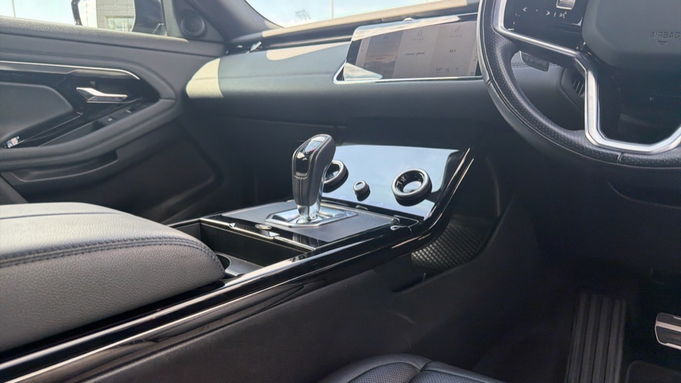 Land Rover Range Rover Evoque 1.5 P300e R-Dynamic SE 5dr Auto Hatchback - Image 35