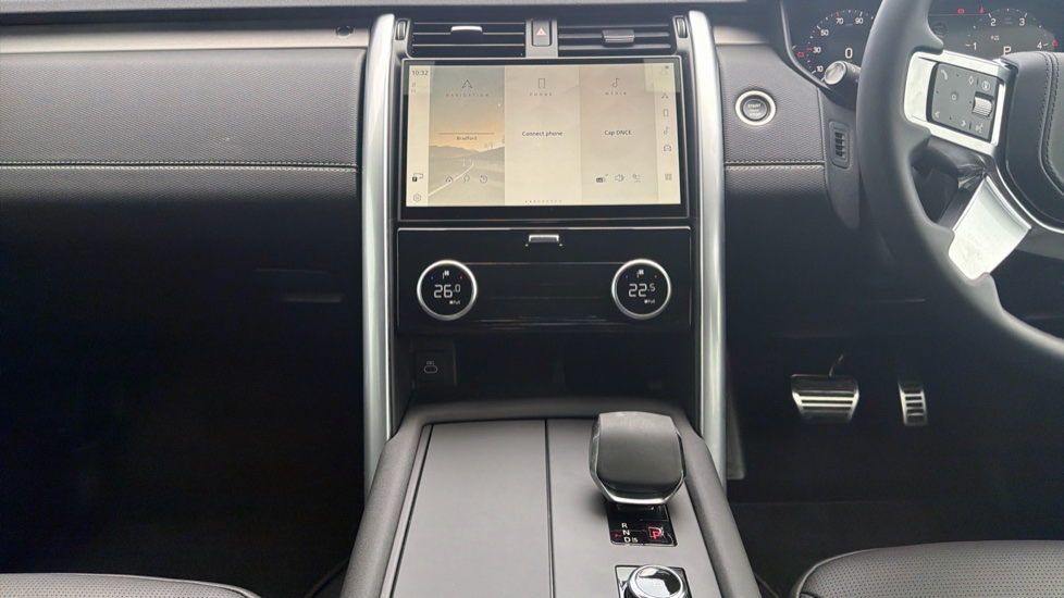 Land Rover Discovery 3.0 D350 Dynamic HSE 5dr Auto Diesel Station Wagon - Image 14
