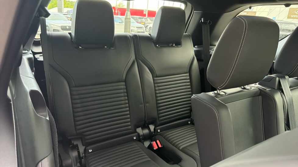 Land Rover Discovery 3.0 D350 Dynamic HSE 5dr Auto Diesel Station Wagon - Image 23