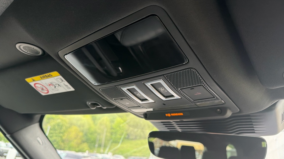 Land Rover Discovery 3.0 D350 Dynamic HSE 5dr Auto Diesel Station Wagon - Image 32