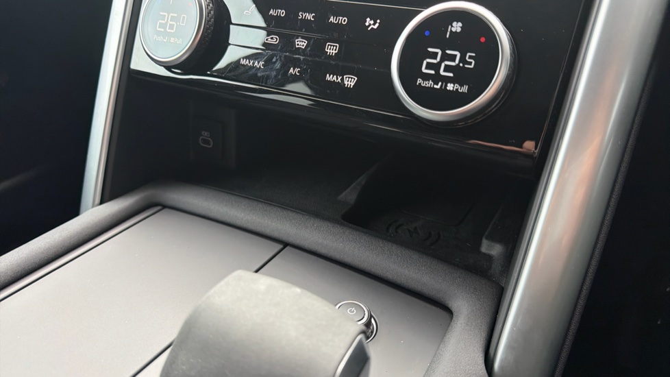 Land Rover Discovery 3.0 D350 Dynamic HSE 5dr Auto Diesel Station Wagon - Image 34