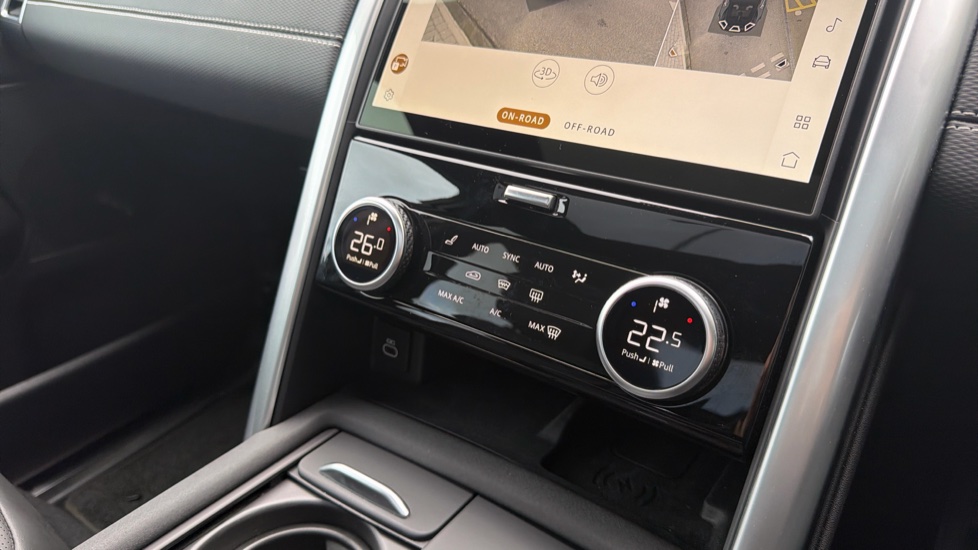 Land Rover Discovery 3.0 D350 Dynamic HSE 5dr Auto Diesel Station Wagon - Image 40