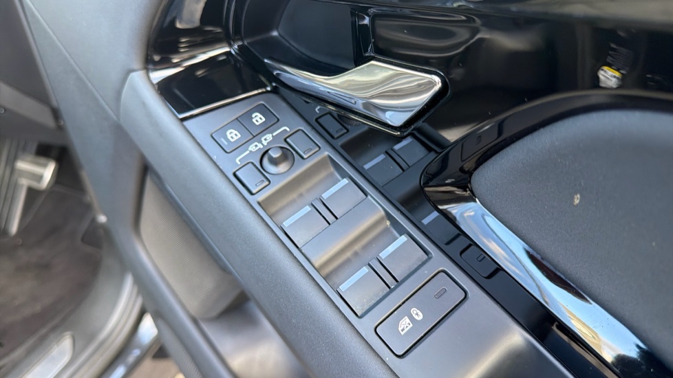 Land Rover Range Rover Evoque 2.0 D200 Dynamic SE 5dr Auto Diesel Hatchback - Image 27