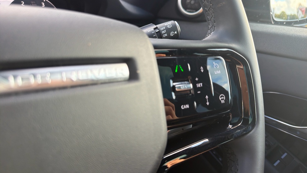 Land Rover Range Rover Evoque 2.0 D200 Dynamic SE 5dr Auto Diesel Hatchback - Image 31