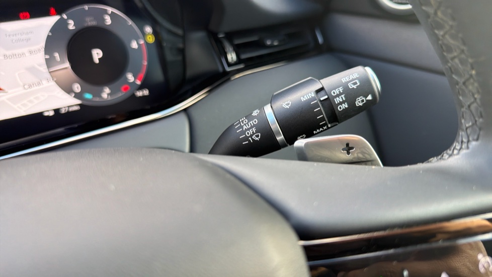 Land Rover Range Rover Evoque 2.0 D200 Dynamic SE 5dr Auto Diesel Hatchback - Image 32
