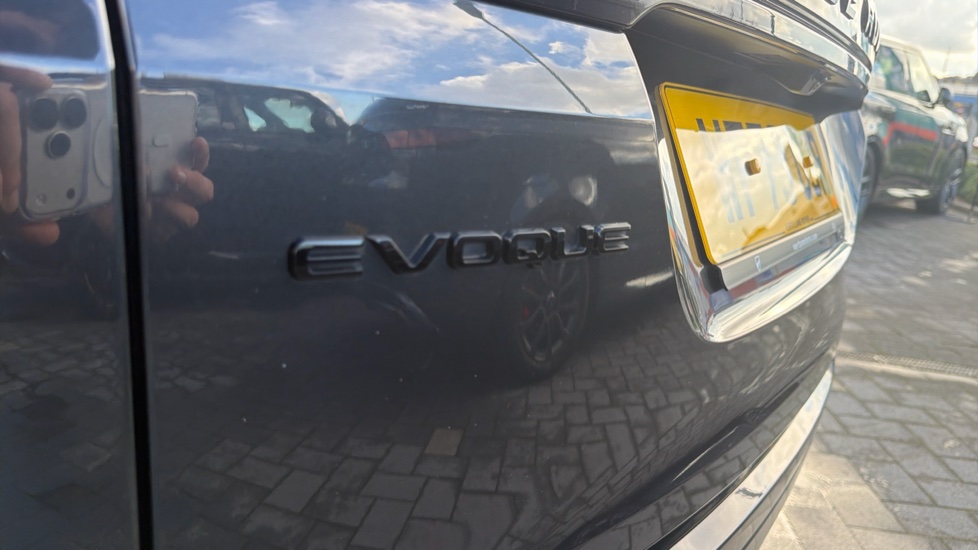 Land Rover Range Rover Evoque 2.0 D200 Dynamic SE 5dr Auto Diesel Hatchback - Image 36