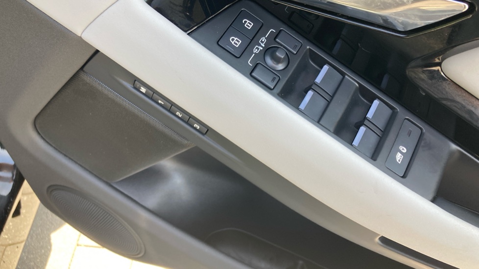 Land Rover Range Rover Evoque 2.0 D200 Edition 5dr Auto Diesel Hatchback - Image 27
