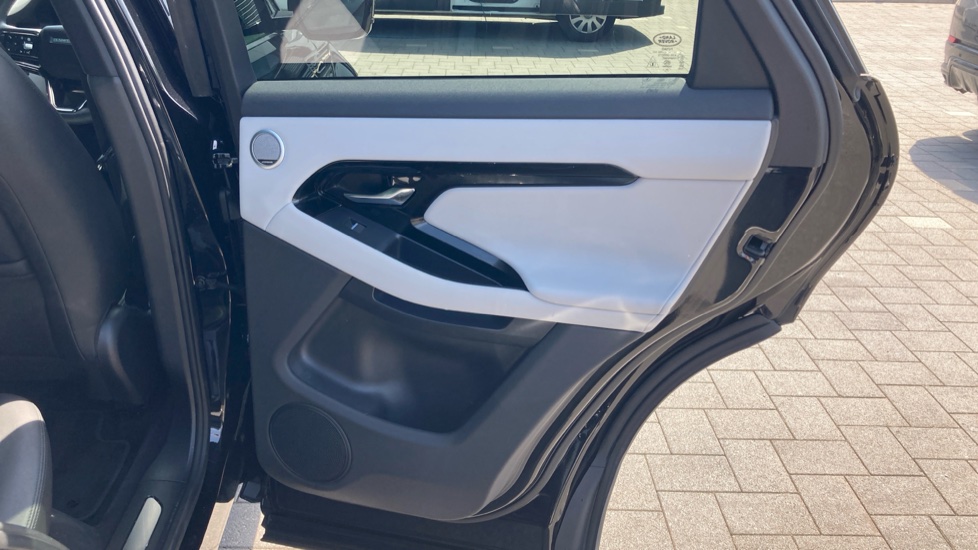 Land Rover Range Rover Evoque 2.0 D200 Edition 5dr Auto Diesel Hatchback - Image 32