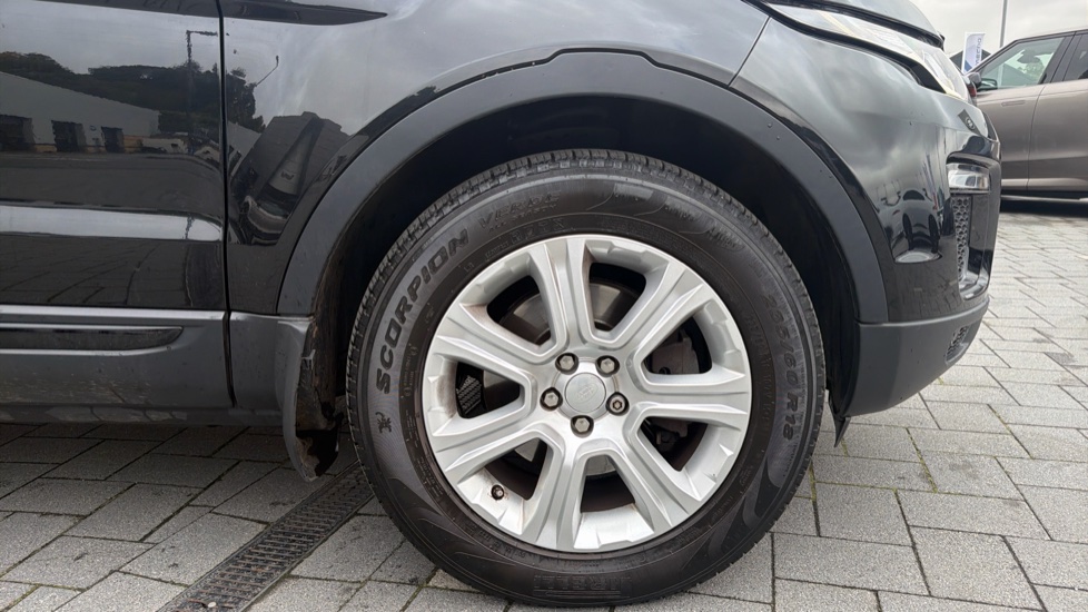 Land Rover Range Rover Evoque 2.0 TD4 SE Tech 5dr Diesel Hatchback - Image 8