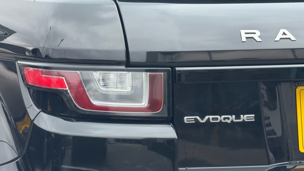 Land Rover Range Rover Evoque 2.0 TD4 SE Tech 5dr Diesel Hatchback - Image 19