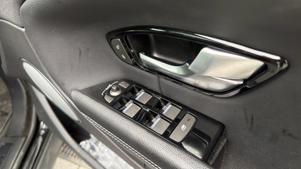 Land Rover Range Rover Evoque 2.0 TD4 SE Tech 5dr Diesel Hatchback - Image 29